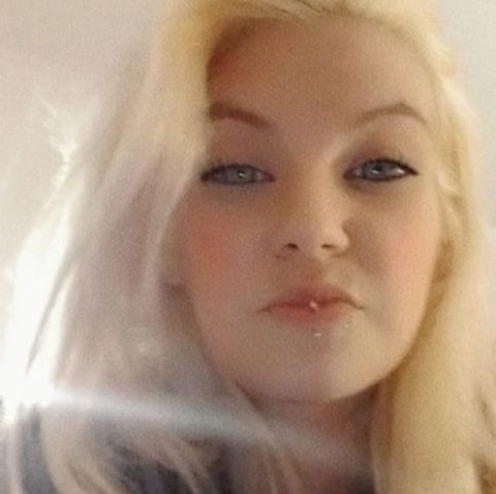 Meet your Posher, Desiree
